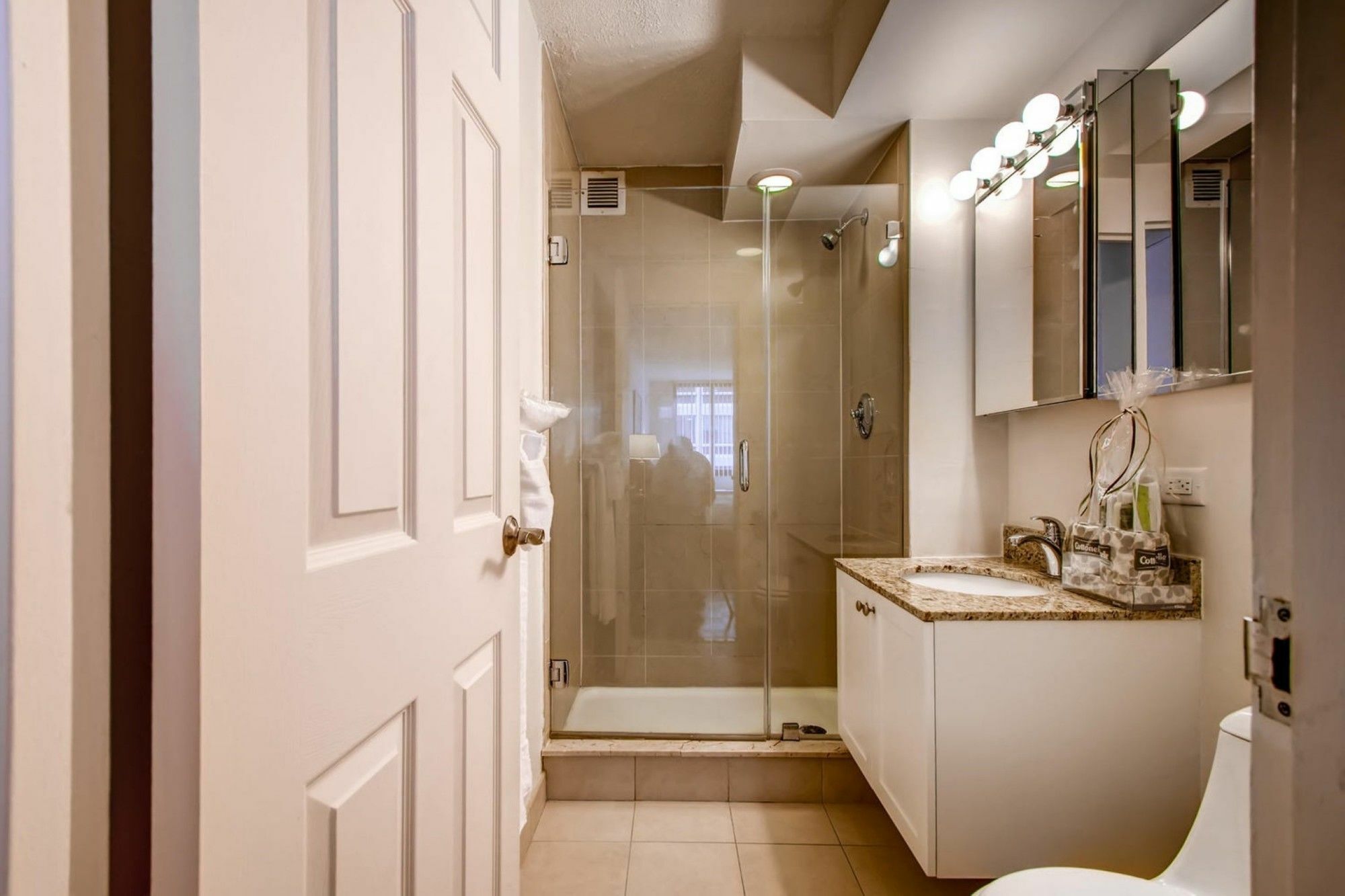 Global Luxury Suites At The Commonwealth Бостън Екстериор снимка